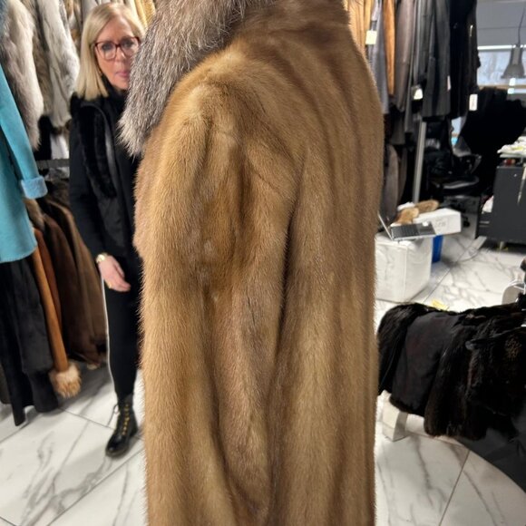 Mink (Pastel) w/ Fox (Crystal) 3k worth of remodeling in 2023 5900/now 1395 - Picture 3 of 3